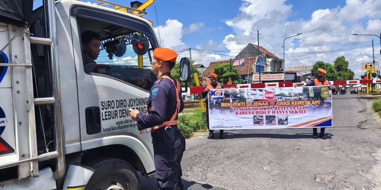 KAI Daop 7 Madiun Soroti Tren Kenaikan Kecelakaan di Perlintasan Sebidang