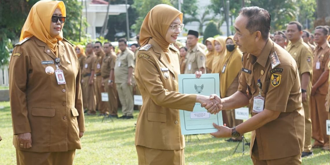 Wali Kota Kediri Serahkan SK Kenaikan Pangkat, Tekankan Kinerja Berbasis Data