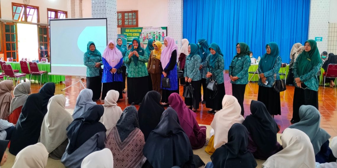 PKK Kota Kediri dan Ponpes Wali Barokah Gelar Cek Kesehatan Gratis bagi Santriwati
