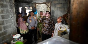 Mas Dhito Kunjungi Siswa SLB di Puncu dan Berikan Bantuan Bedah Rumah
