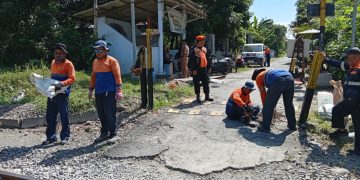 Minimalisir Kecelakaan, KAI Daop 7 Lakukan Normalisasi Perlintasan Sebidang di Blitar