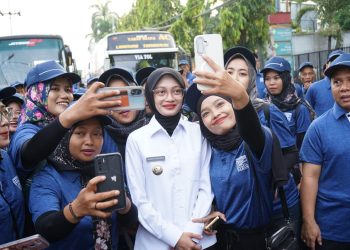 Mbak Wali Berangkatkan 1.100 Pekerja Hadiri Peresmian Museum Marsinah di Nganjuk