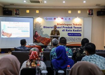 Dongkrak Daya Saing, Kemenperin dan Pemkot Kediri Gelar Bimtek Diversifikasi Tenun Ikat