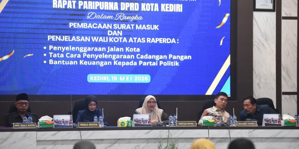 Rapat Paripurna, Mbak Wali Sampaikan Penjelasan Tiga Raperda Strategis Kota Kediri