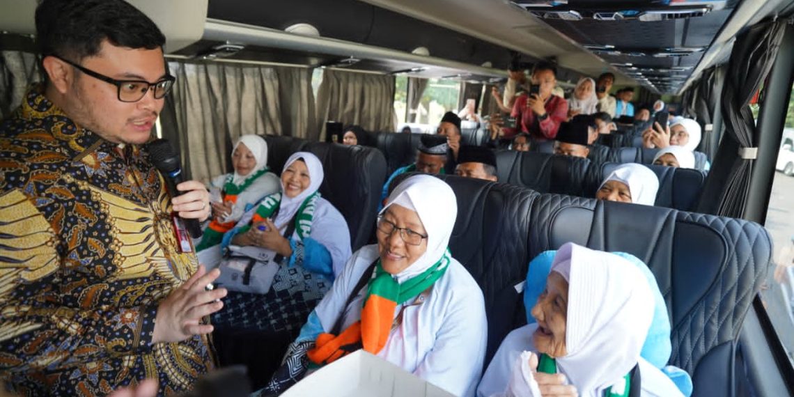 Berangkat dari SLG, Mas Dhito Lepas 1.213 Calon Jemaah Haji Kabupaten Kediri