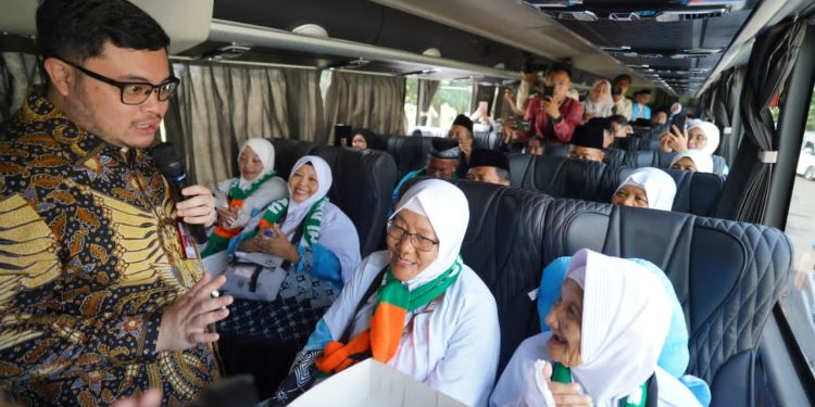 Berangkat dari SLG, Mas Dhito Lepas 1.213 Calon Jemaah Haji Kabupaten Kediri