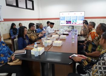Cetak Kelulusan Angkatan Pertama, Mas Dhito Perjuangkan Beasiswa Lanjutan Siswa SMA Dharma Wanita 1 Pare Boarding School