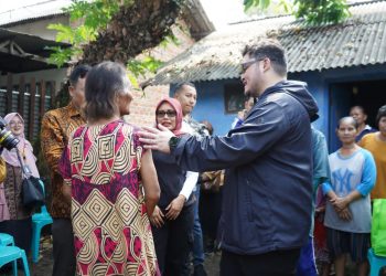 Gelar Social Riding, Mas Dhito Sambangi Rumah Mbah Minem Penjual Bunga di Ngadiluwih