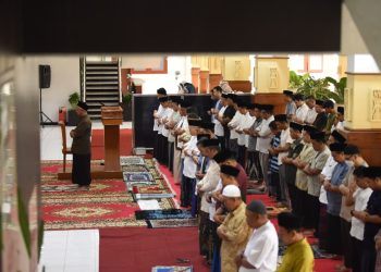 Perkuat Kebersamaan di Balai Kota, Mbak Wali Salat Iduladha Bersama Jajaran Pemkot Kediri