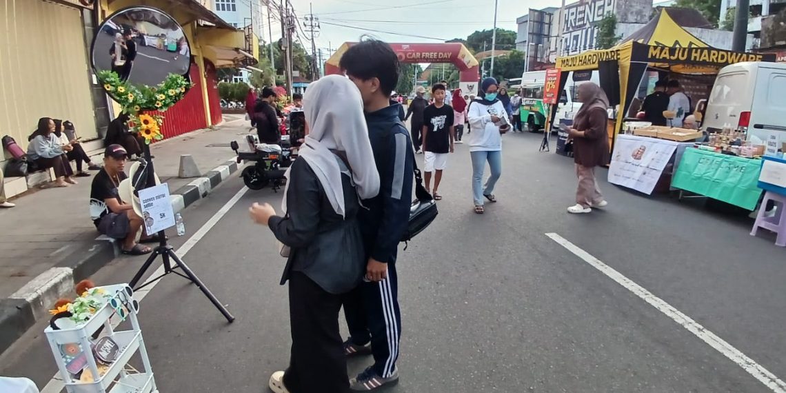 Kreatif, Pemuda Kediri Sulap Kaca Cembung Jalan Jadi Ladang Cuan Properti Foto Estetik