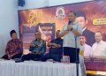 Sarmuji Bedah Buku “Kekuasaan yang Menolong” di Jember