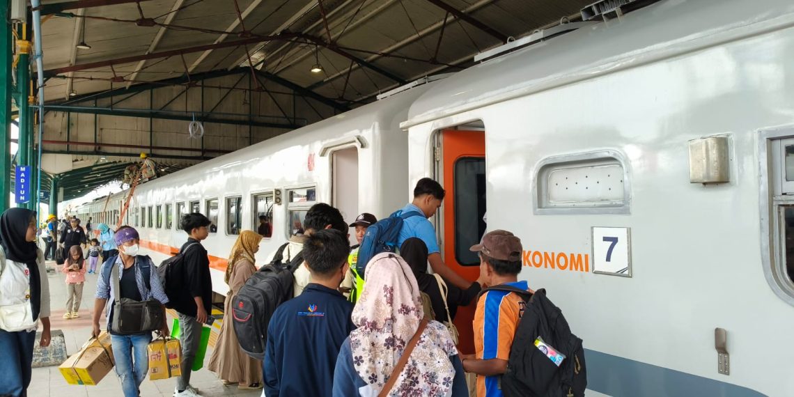Libur Sekolah 2026, Volume Penumpang KAI Daop 7 Madiun Melonjak Tajam hingga Tembus Puluhan Ribu