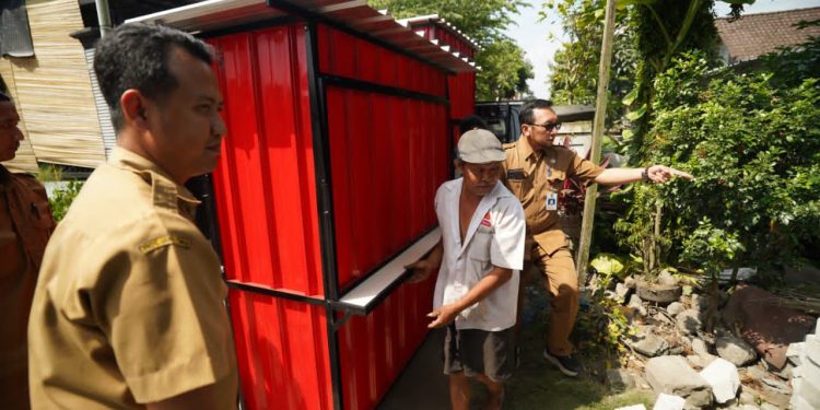 Kisah Mbah Mari Warga Puncu Kediri, Dapat Bantuan Rombong Kontainer dan Bedah Rumah dari Mas Dhito