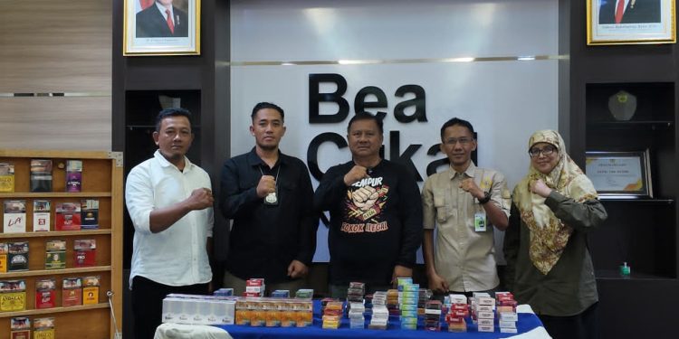 Operasi Gabungan di Ngronggo, Satpol PP dan Bea Cukai Kediri Sita Ribuan Batang Rokok Ilegal