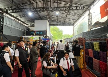 Dukung Sport Tourism, KONI Kediri Ajak Atlet Taekwondo Internasional City Tour ke Kampung Tenun