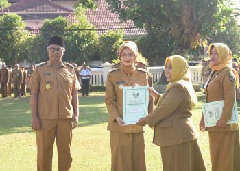 Serahkan SK Kenaikan Pangkat 38 PNS, Mbak Wali Apresiasi Penghargaan Zero BTS dari BKN