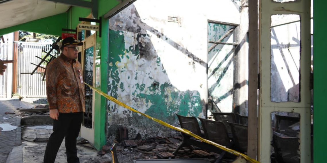 Puskesmas Tiron Terbakar, Mas Dhito Pastikan Rehab Cepat dan Siapkan Rencana Relokasi