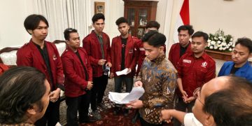 Usai Dialog, Wapres Gibran Salat Magrib Berjamaah dengan Mahasiswa