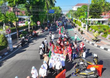 Wali Kota Kediri Berangkatkan Ribuan Peserta Pawai Ta’aruf Sambut Tahun Baru Islam 1 Muharram 1448 Hijriah