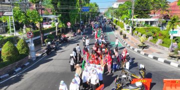 Wali Kota Kediri Berangkatkan Ribuan Peserta Pawai Ta’aruf Sambut Tahun Baru Islam 1 Muharram 1448 Hijriah