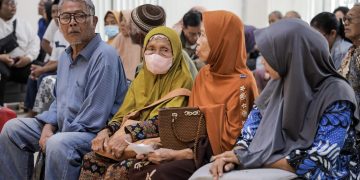 Penyaluran PKH Plus Kota Kediri Ringankan Beban Ratusan Lansia