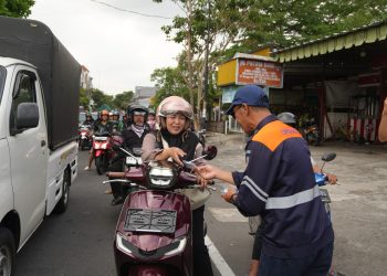 Sinergi KAI Daop 7 Madiun dan Komunitas Railfans Gencarkan Edukasi Keselamatan di Perlintasan Sebidang Blitar