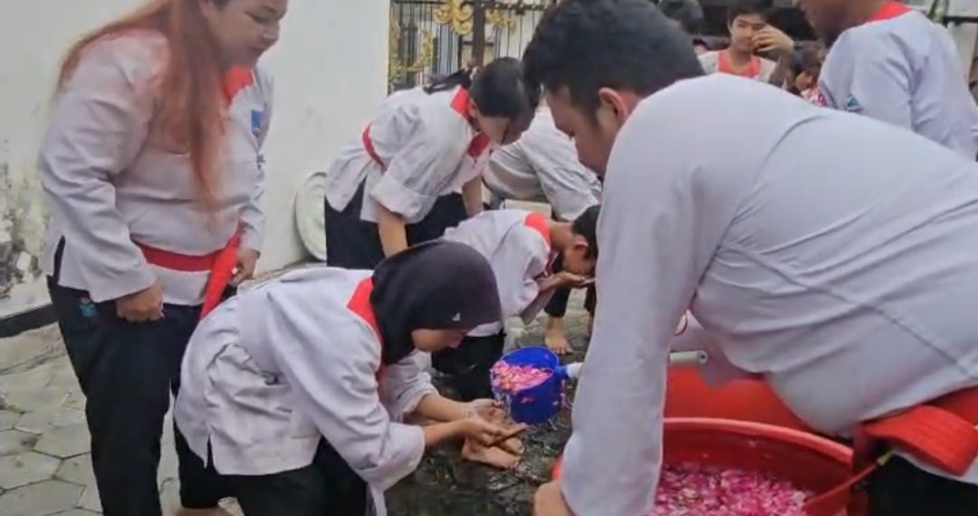 Merpati Putih Cabang Kota Kediri Gelar Tradisi Jamasan Suro, Gunakan Air dari 7 Sumber Bersejarah