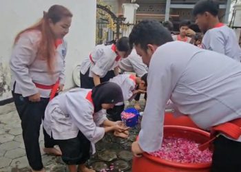 Merpati Putih Cabang Kota Kediri Gelar Tradisi Jamasan Suro, Gunakan Air dari 7 Sumber Bersejarah