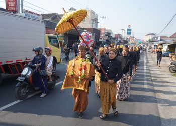 Tradisi Mendhem Golekan Bersih Desa Kandangan Jadi Simbol Syukur dan Doa Tolak Bala Masyarakat Kediri