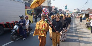 Tradisi Mendhem Golekan Bersih Desa Kandangan Jadi Simbol Syukur dan Doa Tolak Bala Masyarakat Kediri
