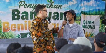 Bupati Kediri Salurkan Bantuan 200 Ton Benih Jagung Senilai Rp19 Miliar untuk Ringankan Beban Petani