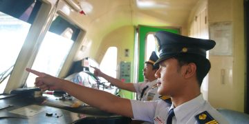 KAI Daop 7 Madiun Edukasi Operator Kereta Api Terkait Posisi Duduk Ergonomis demi Keselamatan Perjalanan