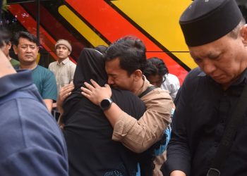 Suasana Haru dan Bahagia Sambut Kepulangan Jemaah Haji Kota Kediri di GOR Jayabaya