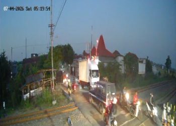 Truk Boks Tabrak Palang Pintu Perlintasan di Nganjuk, KAI Daop 7 Madiun Sayangkan Kecerobohan Pengendara