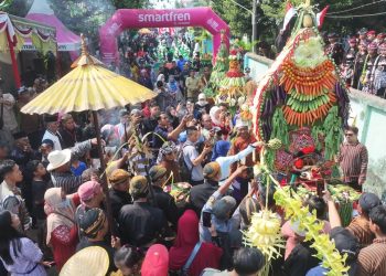 Wali Kota Vinanda Prameswati Berangkatkan Kirab Budaya Pesanggrahan Siti Inggil Lirboyo