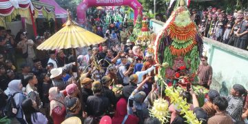 Wali Kota Vinanda Prameswati Berangkatkan Kirab Budaya Pesanggrahan Siti Inggil Lirboyo