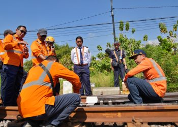 KAI Daop 7 Madiun Gelar Inspeksi Jalur Madiun-Walikukun Pakai Lori Dresin demi Keselamatan Perjalanan