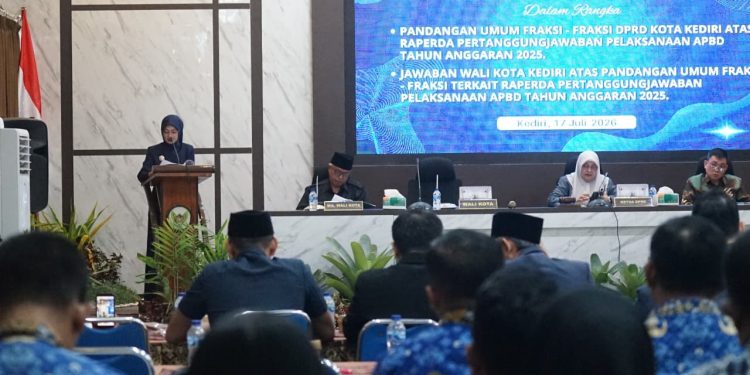 Vinanda Prameswati Sampaikan Jawaban Pandangan Umum Fraksi DPRD Kota Kediri Terkait APBD 2025