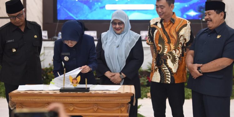 Pemkot dan DPRD Kota Kediri Sahkan Perda APBD 2025 dan Bantuan Parpol, Raih WTP ke-12