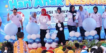 Kota Kediri Raih Terbaik III Indeks Perlindungan Anak Jatim 2026, Vinanda Prameswati Terima Penghargaan dari Gubernur Khofifah