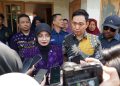 Tinjau Rumah Dampak Bencana di Singonegaran dan Mrican, Wali Kota Kediri Serahkan Bantuan BTT Perbaikan Rumah