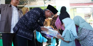 Gus Qowim Dorong Optimalisasi Zakat dan Wakaf Lewat Momentum Lebaran Yatim di Kediri