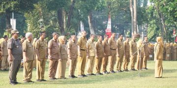 Hari Pertama Sekolah, Mbak Wali Gerakkan ASN Kediri Ikuti Aksi Ayah Mengantar Anak