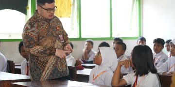 Mas Dhito Sapa Siswa Baru SMPN 2 Ngasem, Ingatkan Batasi Gadget dan Setop Perundungan