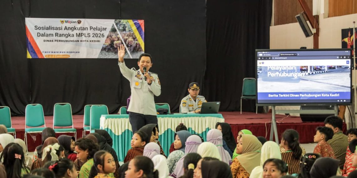 Dishub Kota Kediri Kenalkan Bus Sekolah Gratis di Masa MPLS, Ratusan Siswa Antusias