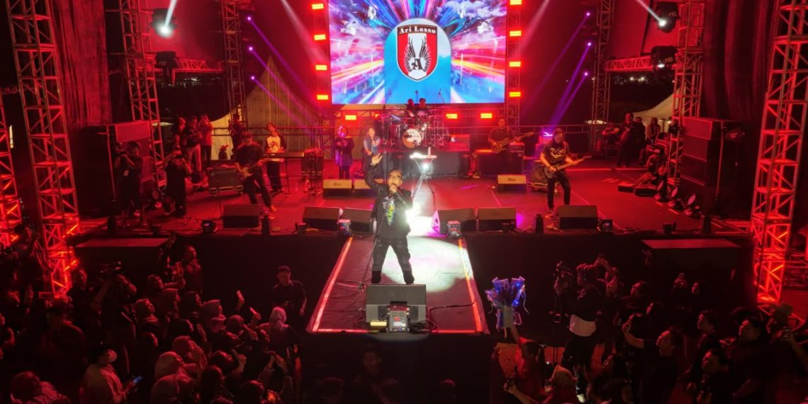 Puncak Perayaan Hari Jadi Ke-1147 Kota Kediri, Ribuan Warga Padati Konser Ari Lasso di GOR Jayabaya