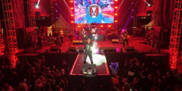 Puncak Perayaan Hari Jadi Ke-1147 Kota Kediri, Ribuan Warga Padati Konser Ari Lasso di GOR Jayabaya