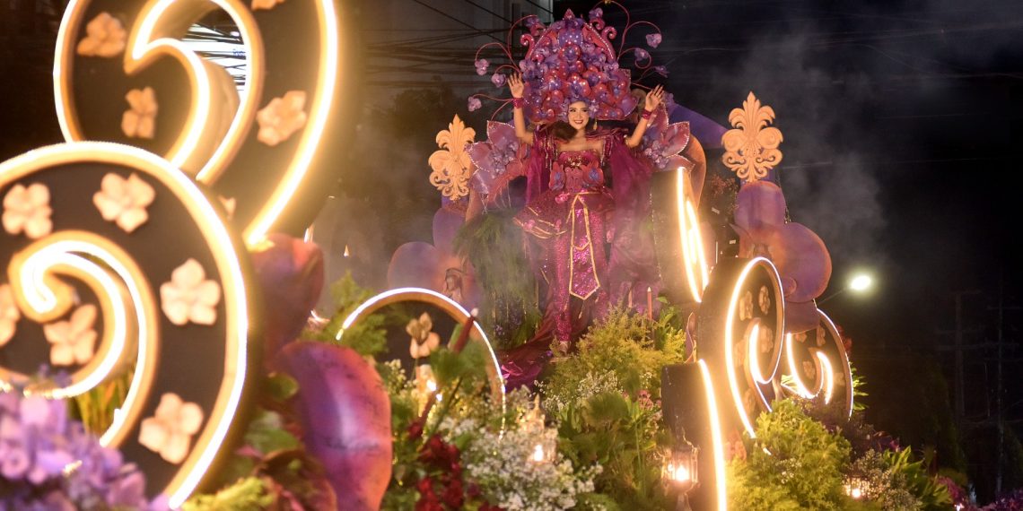 PT Gudang Garam Tbk Usung Tema Kerajaan Bunga Anggrek di Dhoho Night Carnival 2026