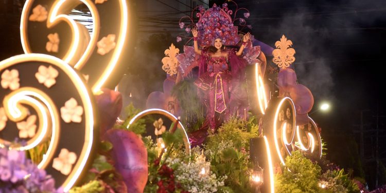 PT Gudang Garam Tbk Usung Tema Kerajaan Bunga Anggrek di Dhoho Night Carnival 2026