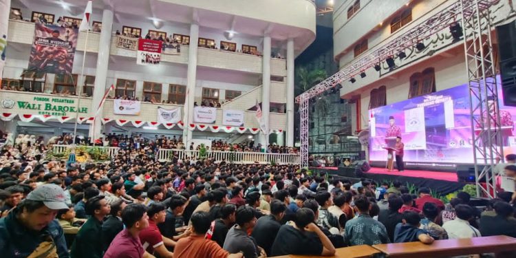 Panggung Gembira Ponpes Wali Barokah Meriahkan HUT ke-81 RI, Gus Qowim Tekankan Pentingnya Kebersamaan